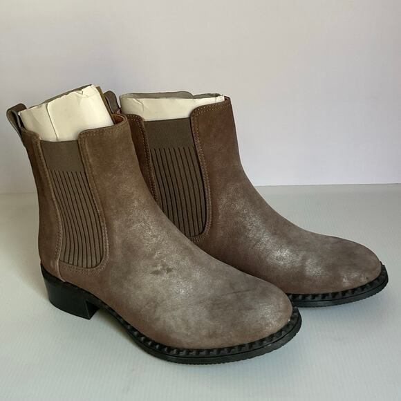 Gentle Souls by Kenneth Cole Suede Chelsea Booties  7.5 Taupe Leather Ankle NEW - Picture 5 of 13
